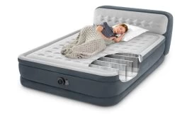 Intex Ultra Plush Headboard Luchtbed - Queensize - Ingebouwde Elektrische Pomp 15 Intex Ultra Plush Headboard Luchtbed - Queensize - Ingebouwde Elektrische Pomp -Outwell Winkel 1320 1900 64448 inuse 2023 300