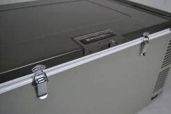 Engel MD60F Compressor Koelbox - 60 Liter 9 Engel MD60F Compressor Koelbox - 60 Liter -Outwell Winkel 1900 2849 md60f verschluss detail