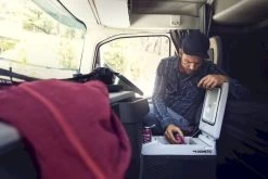 Dometic TropiCool TCX 35 Elektrische Koelbox - 33 Liter 25 Dometic TropiCool TCX 35 Elektrische Koelbox - 33 Liter -Outwell Winkel 900 1350 dometic truck cooler drink stop 1